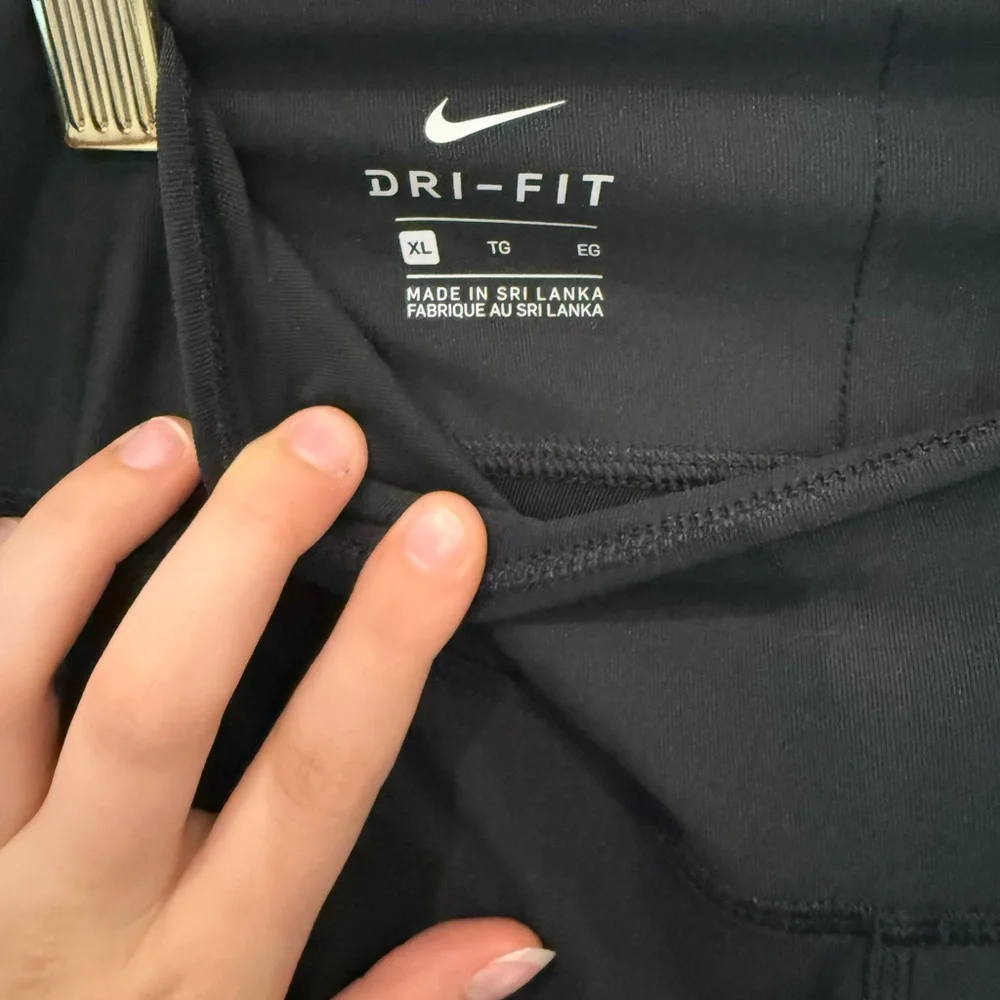 Nike Women's Black Training Leggings - Picture 4 of 5